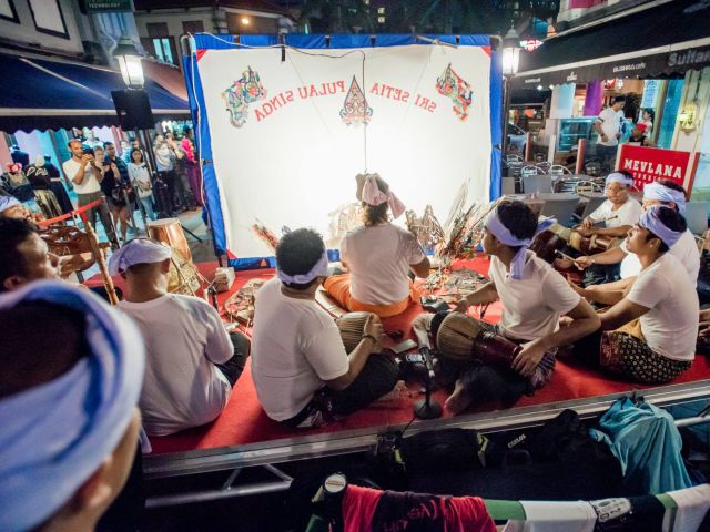 Galleries Alive!: Traditional music and wayang kulit