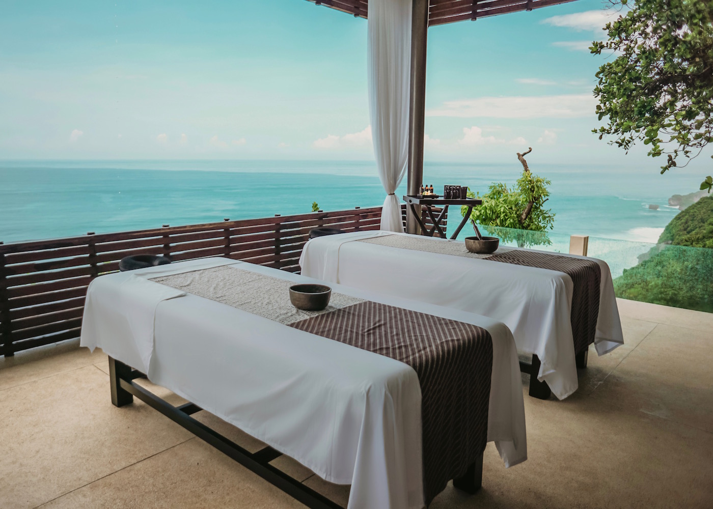 Alila Villas Uluwatu in Bali - Cliff Edge Spa Cabana