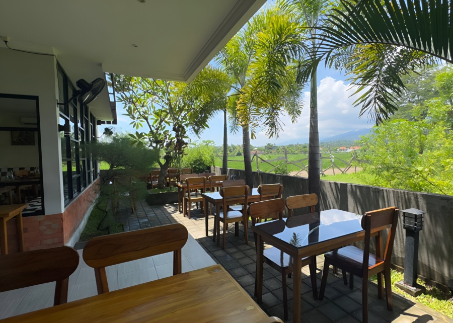 The outdoor seating at Tanda Pizza in Lovina, North Bali