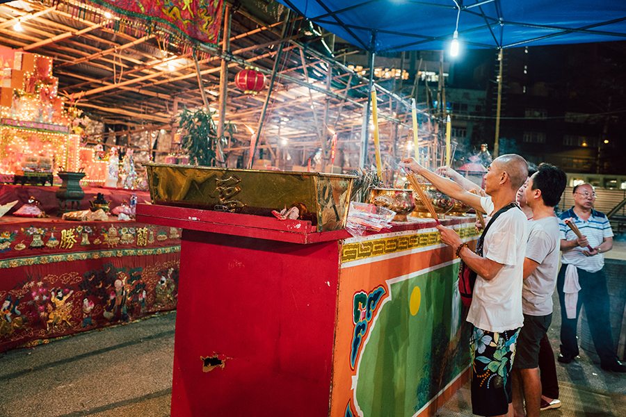 Choi Hung night walks in Hong Kong photo essay
