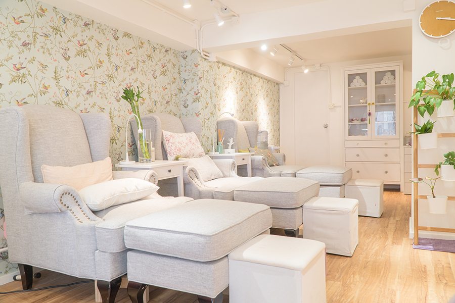 nail wizard & spa interior pedicure area