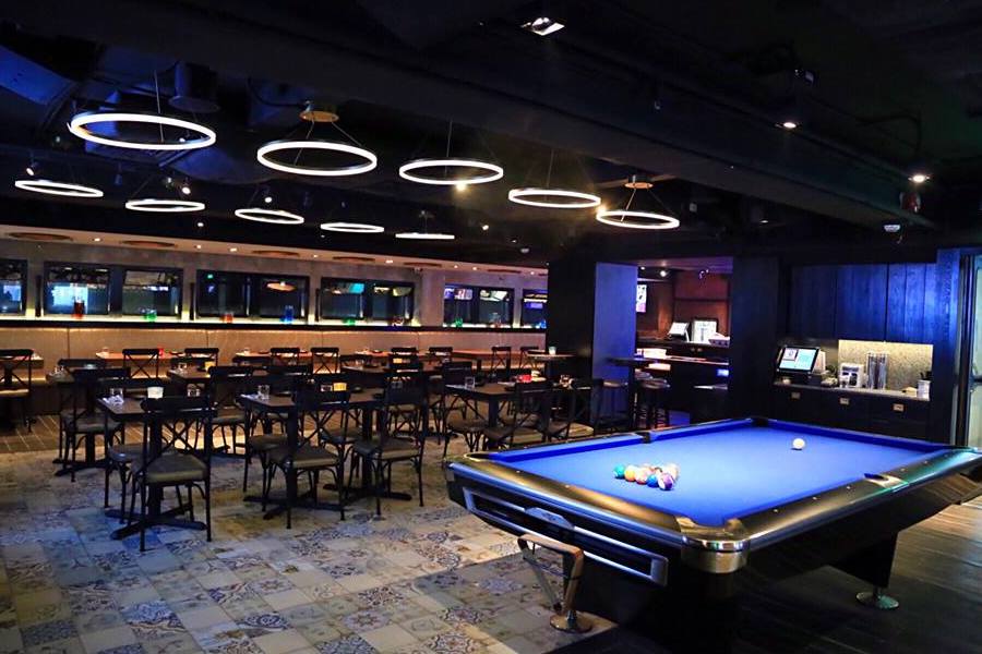 where to play pool in hong kong infinity thai restaurant bar interior shot