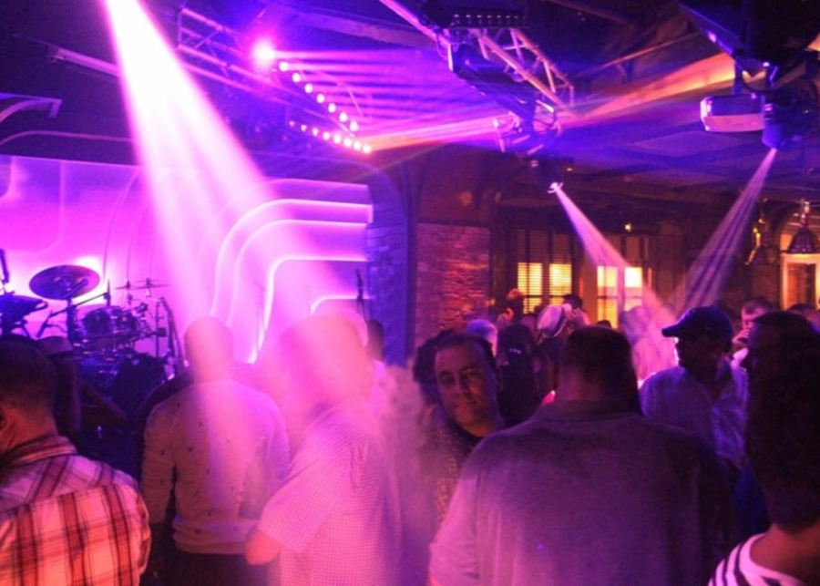 joe bananas wan chai hong kong live music culture art restaurant