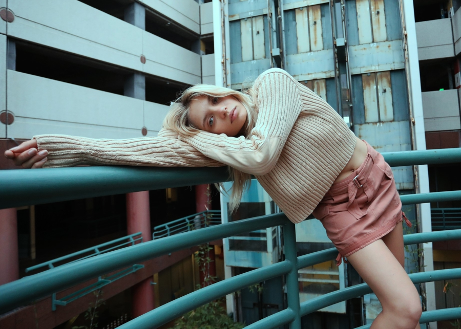 model wearing clothing from Zara