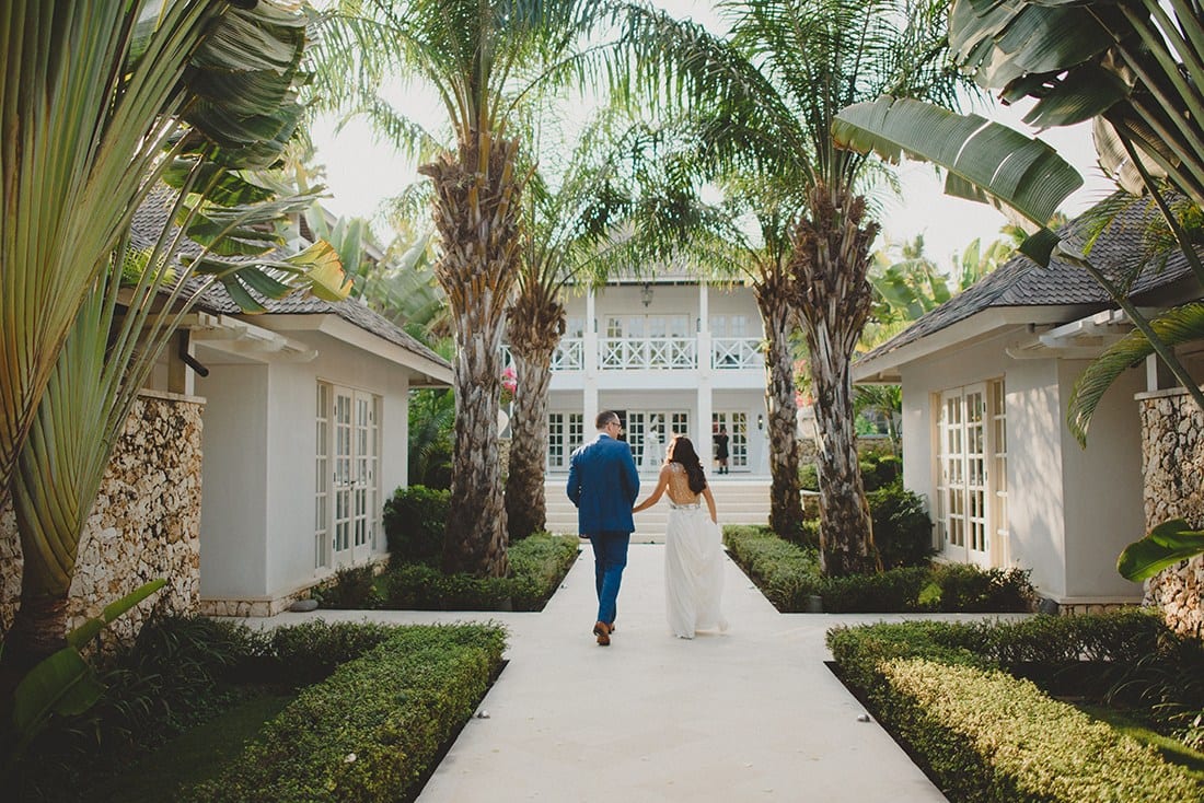 Just married | Real wedding: Julie and Toby's breezy, cliff-top villa wedding in Bali
