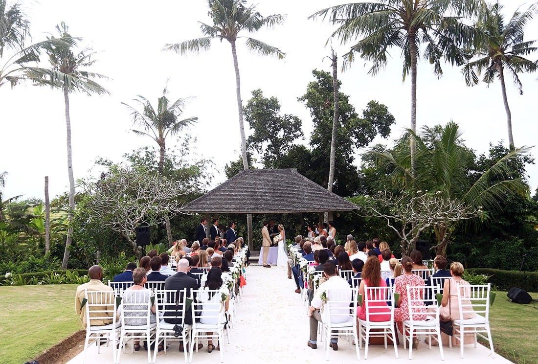 Real wedding: Katrien and Jonathan's vintage-chic, outdoor wedding in Bali