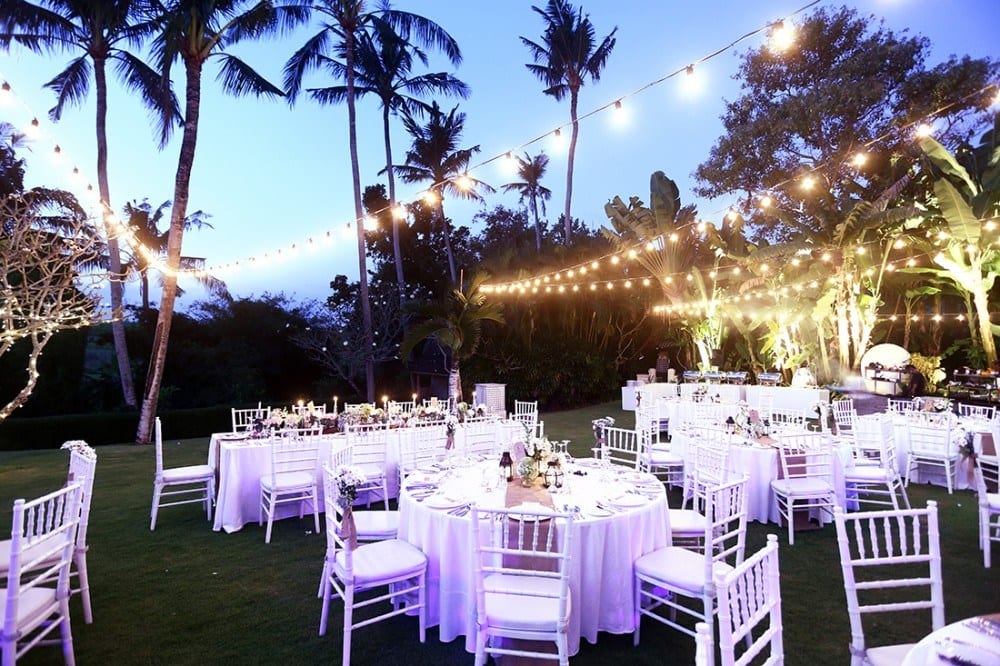 Real wedding: Katrien and Jonathan's vintage-chic, outdoor wedding in Bali